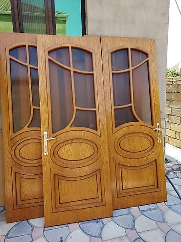 islenmis qapi satiram: 3 eded ev qapısi, ücü bir yerde 350azn. ölcü 90/225sm. temiz ağac — 1