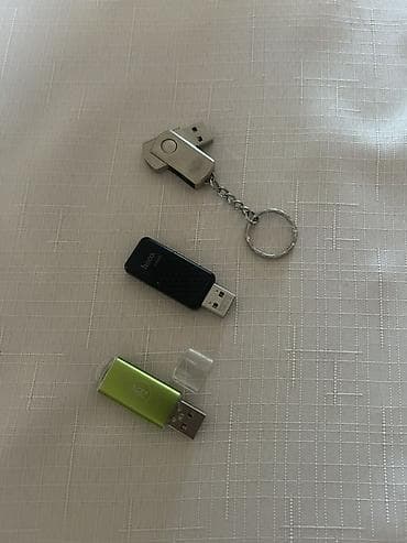 fləş kart: USB fleş yığıntısı və adapterlər dəsti Tərkib: - 3 ədəd USB fleş — 2