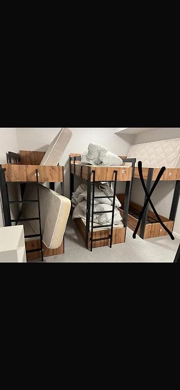 karaca azadliq: 40 ədəd kravat satılır. Əvvəlki Hosteldə olub. Hamısı yaxşı — 4