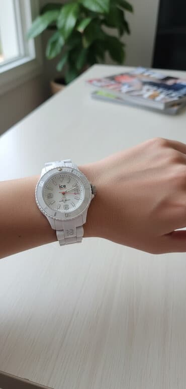 женские броши ссср: Наручные часы, цвет - Белый — 1