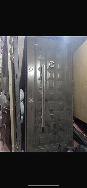 Seyf qapı – Yasamal, 1641 nömrəli “Lelı” dayanacağı yaxınlığı Qiymət at lalafo.az Seyf qapı – Yasamal, 1641 nömrəli “Lelı” dayanacağı yaxınlığı Qiymət