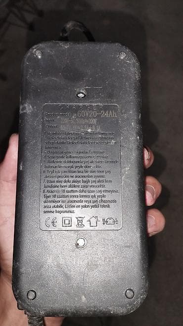 12 volt adapter: Demeli moped on hisseden qeza olunub yanlarında ciziglar var — 1