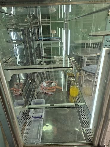 soyuducu termos: Vitrin tipli soyuducu tezgah - Şüşə vitrinli, ön baxışlı soyuducu — 2