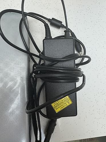 Məişət texnikası: Toshiba Satellite noutbuk - Ekran: təxminən 15.6" LED, parlaq örtük - — 4