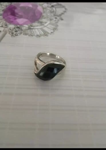 qadınlar üçün strazlı papaqlar: Gumuşdur. doludur.18 razmer qadin uzuyudur — 1