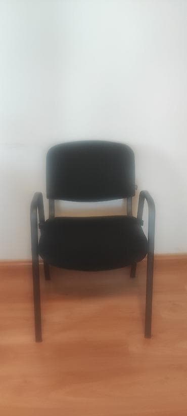 Ofis/konfrans stulu – qara rəng - Yumşaq oturacaq və arxalıq: parça — 1