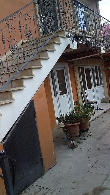 qebele ev satilir: Zabrat 7 otaqlı, 170 kv. m, Orta təmir — 3