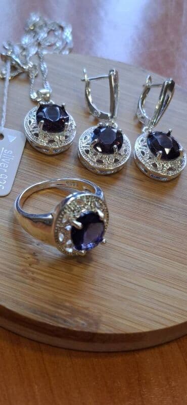 tek qas qizil sirqalar: Комплекты. Новые — 15