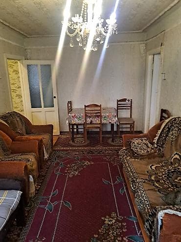 Mənzillər: İcarəyə verilən mənzil – şəhər küçəsinə baxan balkonlu - Plan: 2 otaq — 2
