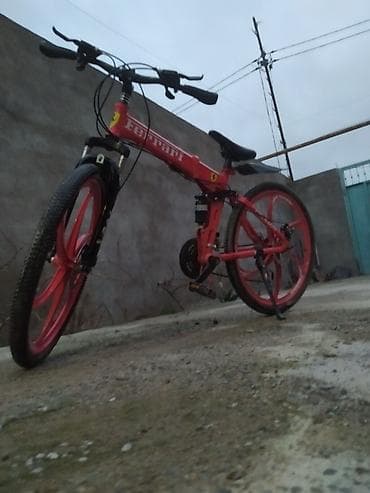 cube velo: Ferrari qatlanan dağ velosipedi, qırmızı rəngdədir və qatlanan — 2