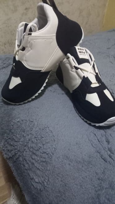 Qara-ağ idman ayaqqabısı - Model: Aomio “New Fashion” yazılı dillər -