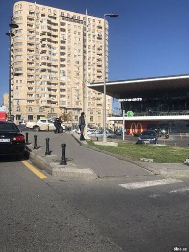 киоск в аренду: Yasamal rayonu İnşaatçılar metrosunun yaxınlığında,8 kv.m sahəsi olan — 4