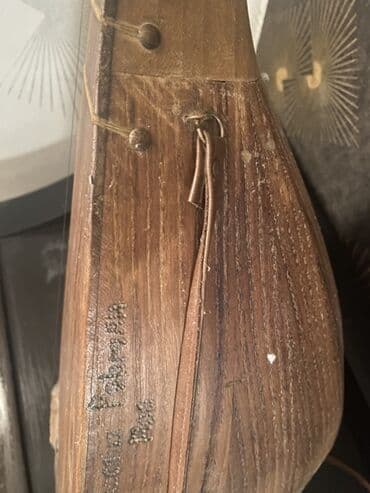 тар музыкальный инструмент купить: Taxta gövdəyə malik, simləri olan musiqi aləti. Tünd qəhvəyi rəngli — 3