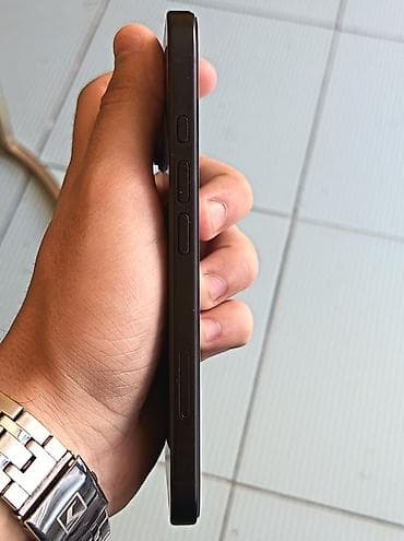 iphone 16: IPhone 16, 128 GB, Qara, Face ID — 4