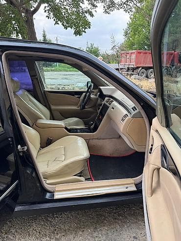 toy dekor: Mercedes-Benz E320 (W210) sedan Xarici görünüş: - Qara rəng, klassik — 6