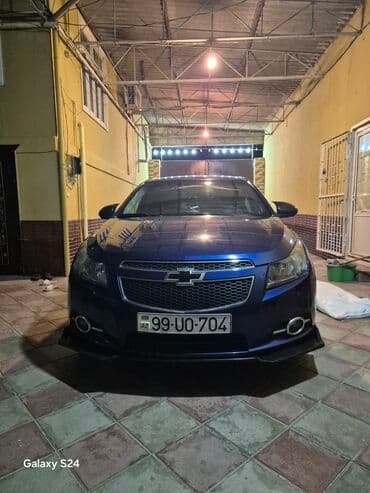 chevrolet malibu qiymeti: Chevrolet Cruze – mavi rəng, sedan kuzov. Ön hissədə aqressiv dizaynlı — 1