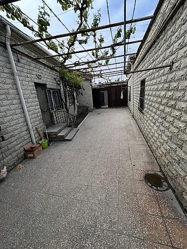 Bileceride abidenin yaxinliginda (ag saraya chatmamish) heyet evi