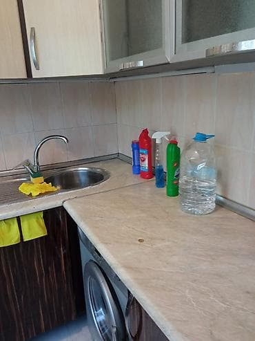 квартира в гяндже: Samaxinka terefde leyla sadlig sarayina yaxin 2 otaqli orta temirli — 10