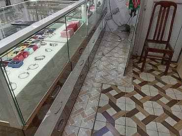 Готовый бизнес: Vitrini satıram 2 Ədəd Coxx Mohkem ve Qoz agacindan 1 denesi 3.500 — 3