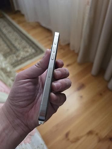 appl: IPhone 15 Pro, Natural Titanium, Face ID — 3