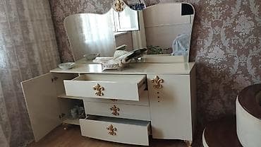 Klassik üslubda tualet masası/dresser - Rəng: krem/ivori, qızılı lalafo.az -da Klassik üslubda tualet masası/dresser - Rəng: krem/ivori, qızılı