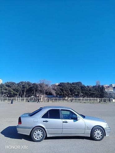 kia clarus 1997: Mercedes-Benz C-Class: 2.2 l | 1999 il Sedan — 4