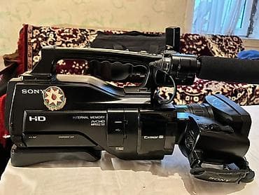 Fotokameralar: Sony HXR-MC1500 peşəkar video-kamera Xüsusiyyətlər: - Full HD çəkiliş — 1