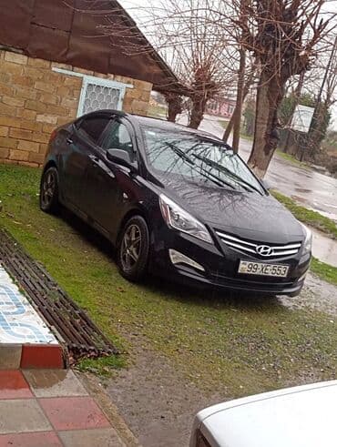 volkswagen 3 2: Hyundai Solaris sedan - Korpus: 4 qapılı sedan, qara rəng - Mühərrik — 6