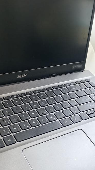 macbook pro 2017: Acer noutbuk – 15.6" ekran, tam ölçülü klaviatura (ayrılmış rəqəm — 7