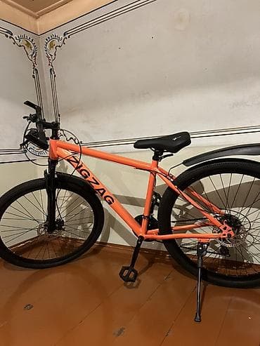 İdman və istirahət: Zigzag dağ/şəhər velosipedi - Rəng: parlaq narıncı, qara detallarla - — 2