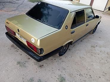 ij diski: Model: İJ Oda (sedan), qızılı rəng Kuzov: 4 qapı, arxa ötürücülü — 4