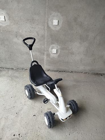 Uşaq pedallı kart – itələmə tutacaqlı - Rəng: ağ, qara oturacaq və