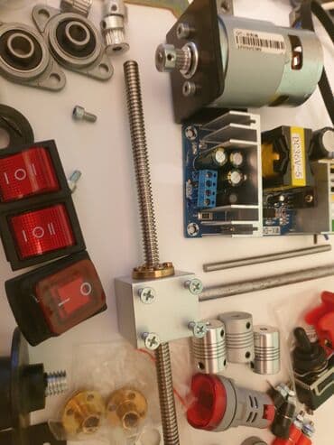 durujba matoru: Balaca mişar yığmaq üçün detallar və əlavə aksesuarlar. Mühərrik DC — 5