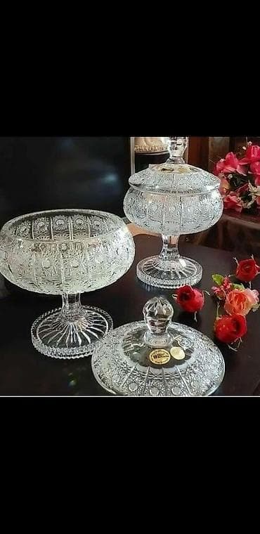 qapi rengleri: Tom en boyuk olcude konfet qabilar. 31 sm hundurluk.
1 ededi 155 azn — 1