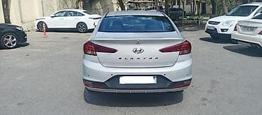 Hyundai Elantra: 2 l | 2019 il Sedan