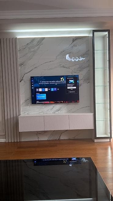 gül rəfi: Düz TV altlığı, Polkalı, Şüşəli — 1