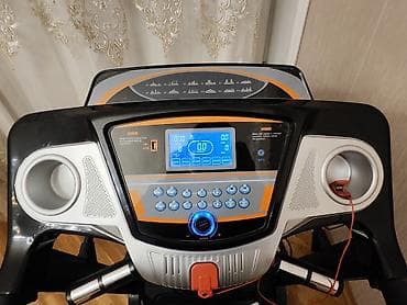 Qaçış trenajoru (treadmill) – çoxfunksiyalı panel və MP3/USB dəstəyi