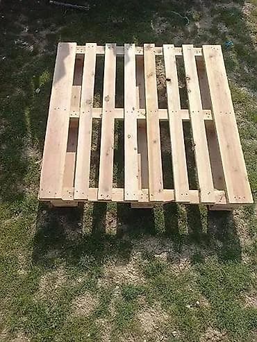 Taxta palet - Material: təbii taxta lövhələrdən yığılmış, sıx