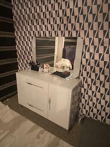 perla genc odasi: Yataq otağı mebel dəsti Tərkibi: - Yumşaq, hündür başlıqlı iki — 2