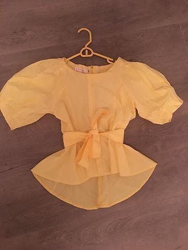 Sarı rəngli qadın bluzası - Model: qısa qabaq, uzun arxa ətəkli peplum