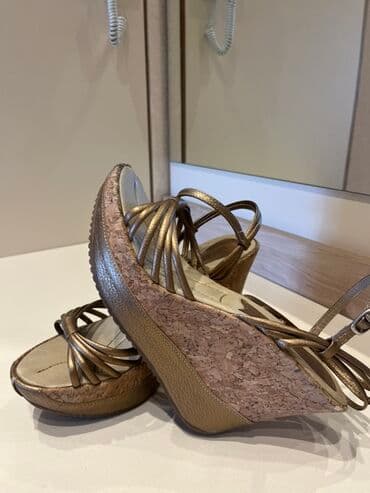 босоножки новые 36 размер: Размер: 38, цвет - Золотой, Б/у — 2
