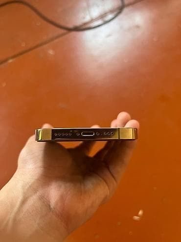 ipad pro m2 chip: IPhone 14 Pro, Qızılı, Face ID — 4