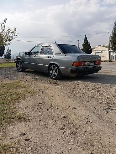 mercedes ucuz: Mercedes-Benz 190E (W201) sedan - Kuzov: 4 qapılı sedan, metalik boz — 6