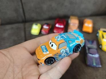 Uşaq oyuncaqları – metal və plastikdən hazırlanmış 1:64 təxmini ölçülü