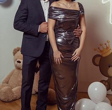 vecerni don: Metallic gümüş rəngli gecə geyimi - Model: çiyinləri açıq — 2