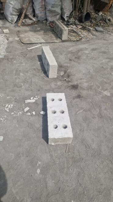 бетонный башмак для забора: Bu beton blok tikinti sahəsində dayaq kimi istifadə olunan, möhkəm və — 7