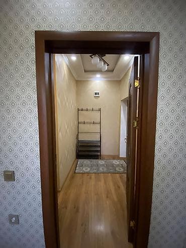 Kirayə üçün 2 otaqlı mənzil - Plan: geniş qonaq otağı və ayrıca — 2