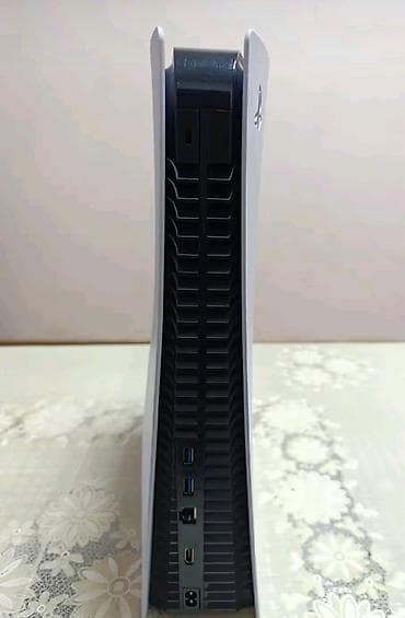 playstation servis: PlayStation 5 (Diskli versiya) - Rəng: ağ/qara korpus - Ön panel: 1x — 3
