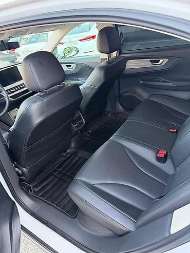 Продажа авто: Elektrik sedan – Hongqi E-QM5 - Kuzov: aerodinamik xəttlərə malik ağ — 7