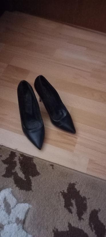 krosovka ayaqqabı: Tuflilər, Ölçü: 37, rəng - Qara, İşlənmiş — 4